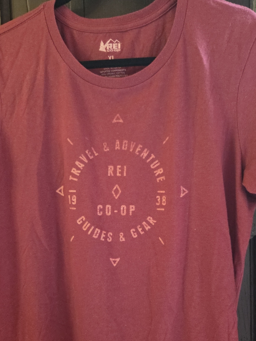 T Shirt Maroon Rei